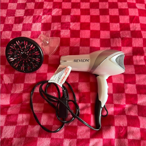 Revlon hair blow dryer with two attachments - Picture 1 of 6